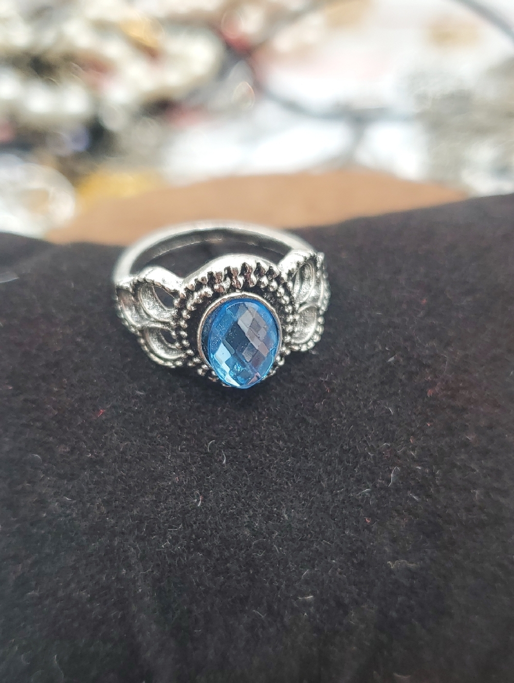 Silver Tone Floral Ring with Blue Faceted Stone Size 5.5 R826